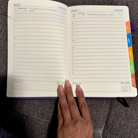 2025 Sanrio A5 Daily Planner - 400 Pages Cinnamoroll - Picture 4 of 12